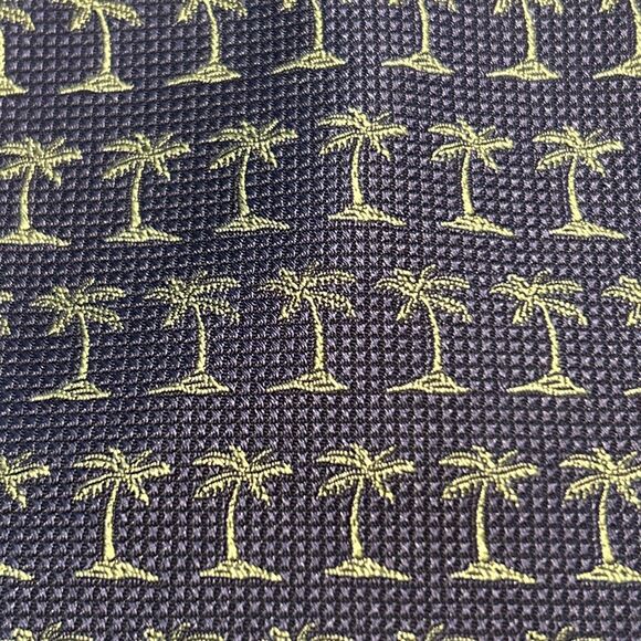Off Island By Tommy Bahama Neck Tie. Navy With Palm Trees. 100% Silk. Tropical - Picture 2 of 6